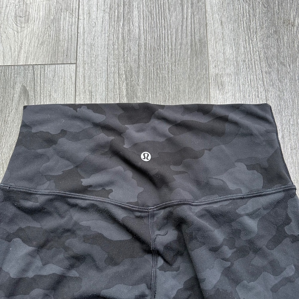Lululemon Align High Rise Black Camo Bike Shorts Women's 8 - Picture 2 of 7